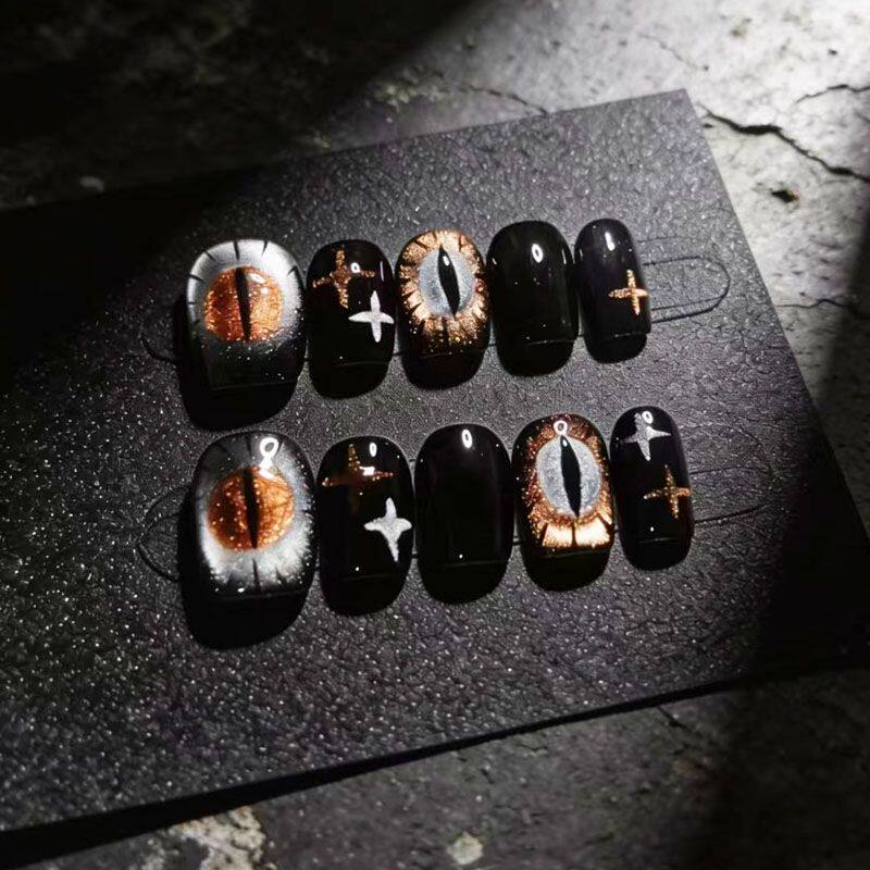 Dark Cat-Eye Star Press-On Nails — Handmade Black Grunge Short Round Fake Nails
