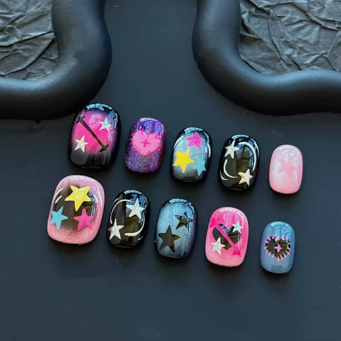 Black Pink Blue Press-On Nails — Y2K Doodle Star Heart Short Round Nails