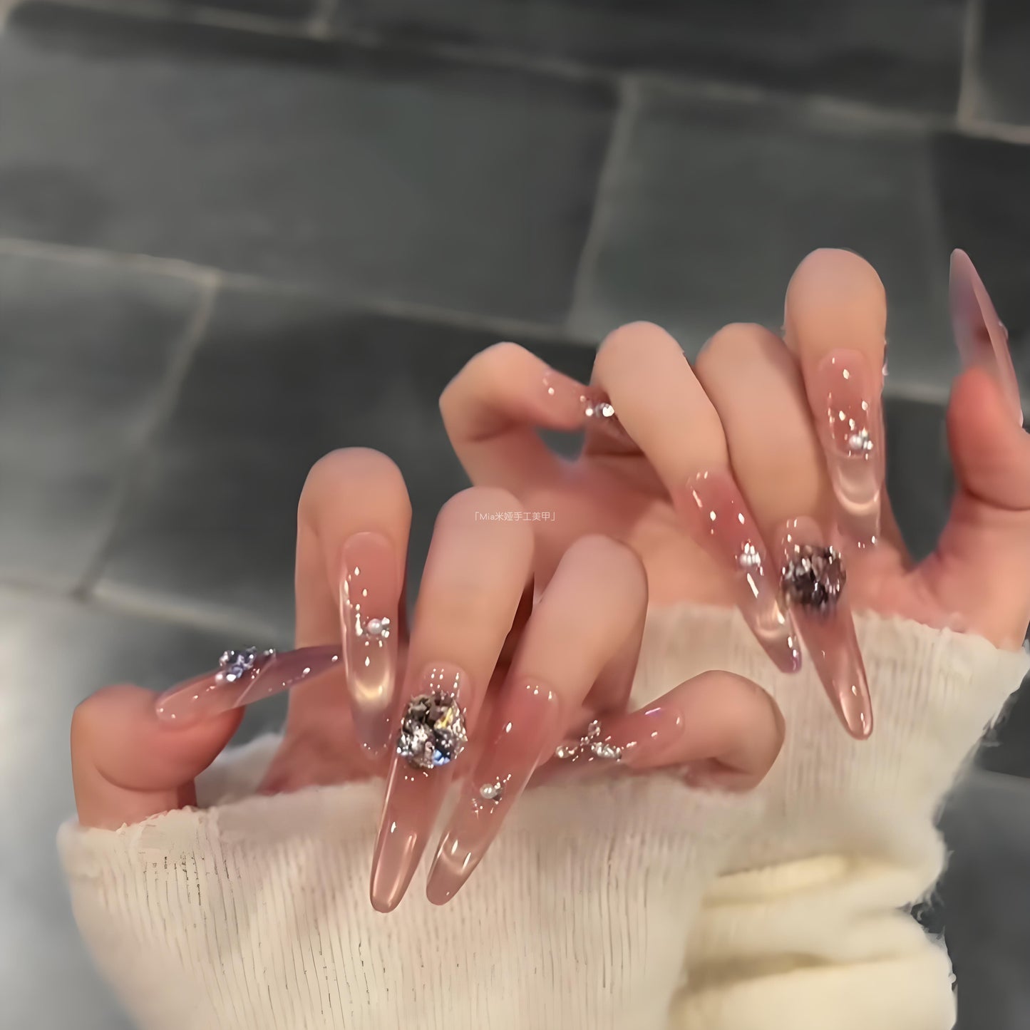 Blushing Mist Rose-Pink Cat-Eye Crystal Press-On Nails — Champagne Glow