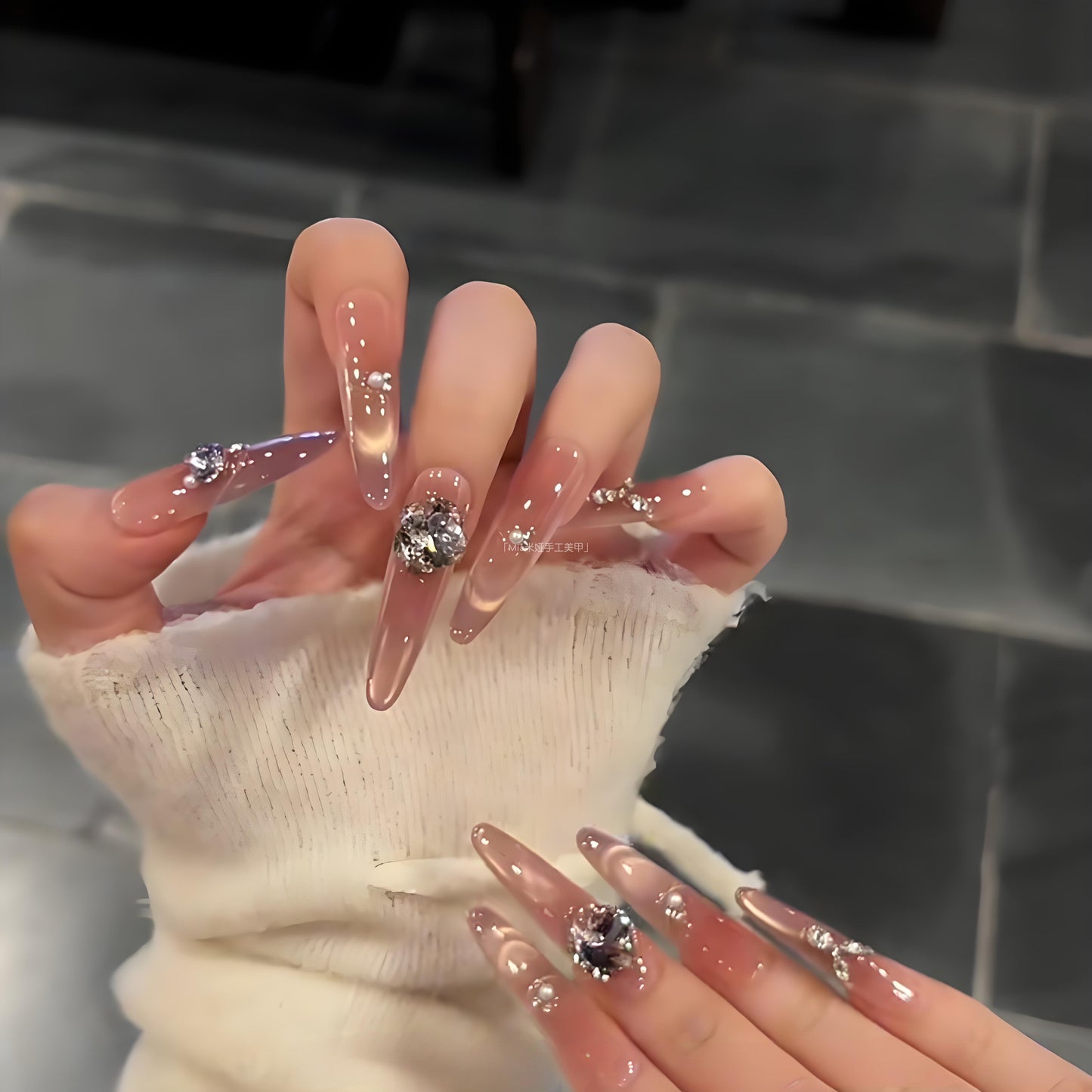 Blushing Mist Rose-Pink Cat-Eye Crystal Press-On Nails — Champagne Glow