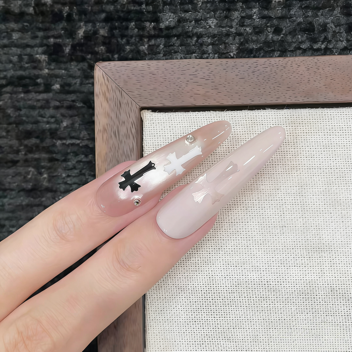 Glass Bead Cat-Eye Press-On Nails — Cross Charm Sweet Edgy Medium-Long Set