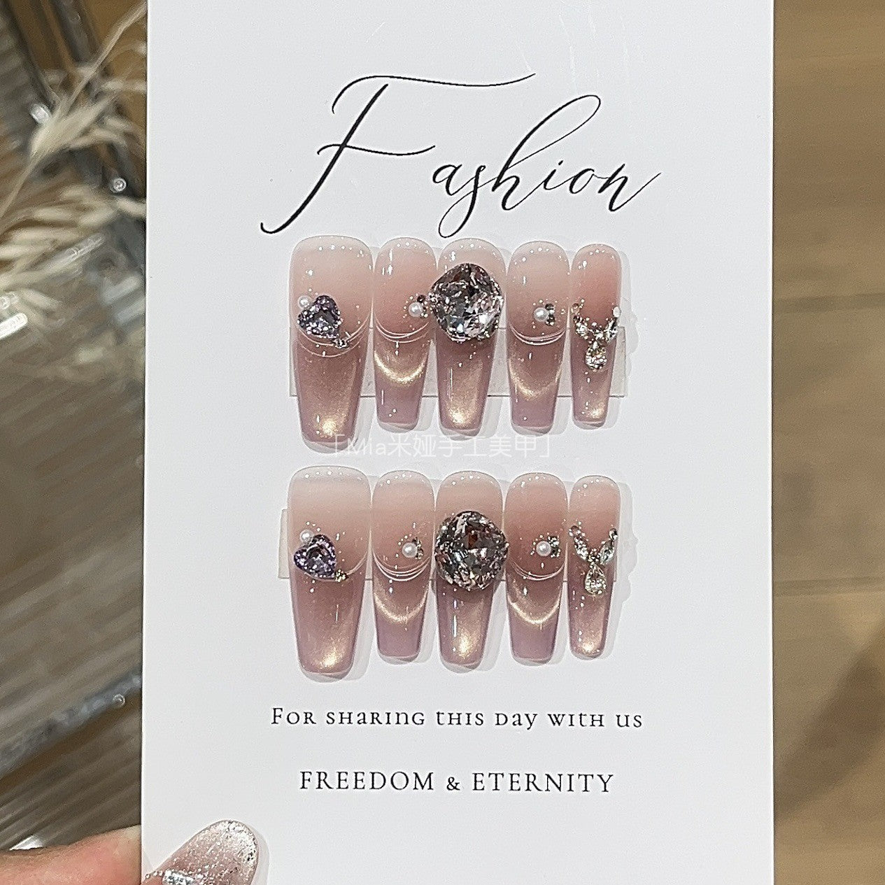 Blushing Mist Rose-Pink Cat-Eye Crystal Press-On Nails — Champagne Glow