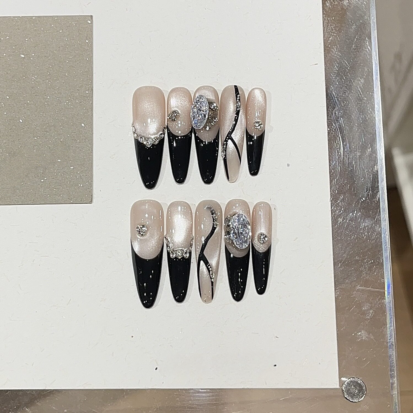 Midnight Star Zircon | Cat-Eye Press-On Nails