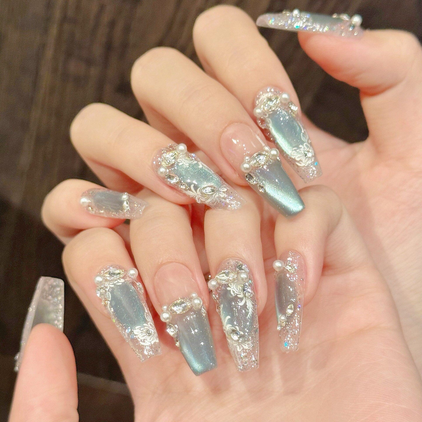 Sayram Lake Icy Blue Cat-Eye Pearl Press-On Nails — Crystal Glow