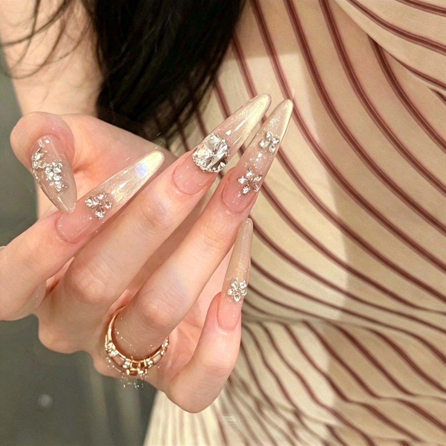 Rosé Glow | Gold Cat-Eye Chain Press-On Nails - main product image 1